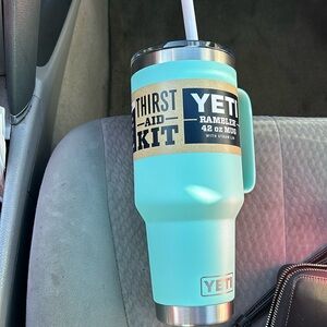 Seafoam color 42oz yeti rambler mug with straw lid